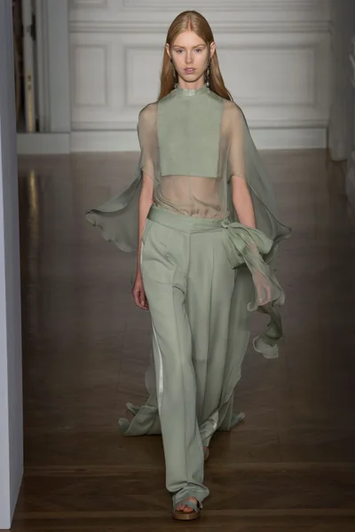 Look 7